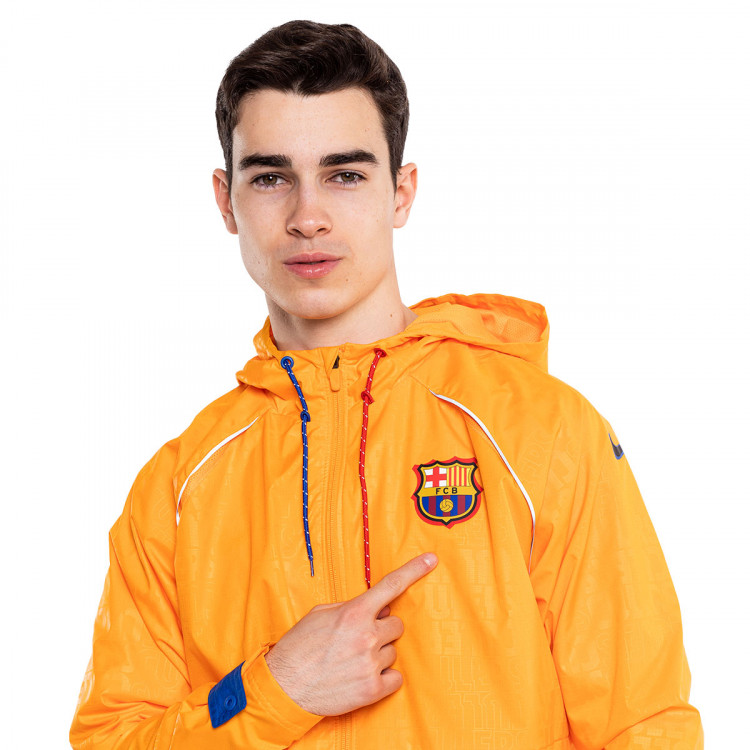 chaqueta-nike-fc-barcelona-fanswear-2021-2022-vivid-orange-game-royal-university-red-3.jpg