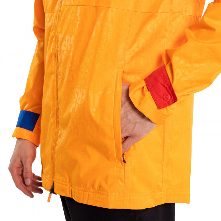 chaqueta-nike-fc-barcelona-fanswear-2021-2022-vivid-orange-game-royal-university-red-4.jpg