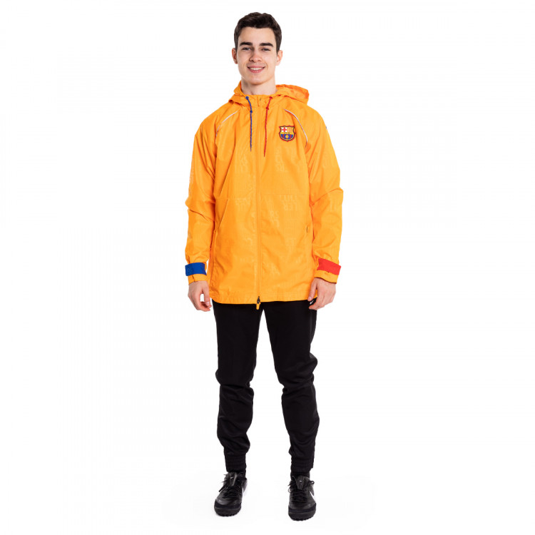 chaqueta-nike-fc-barcelona-fanswear-2021-2022-vivid-orange-game-royal-university-red-5.jpg