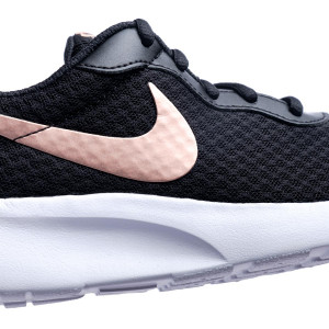 Burgundy nike tanjun on sale