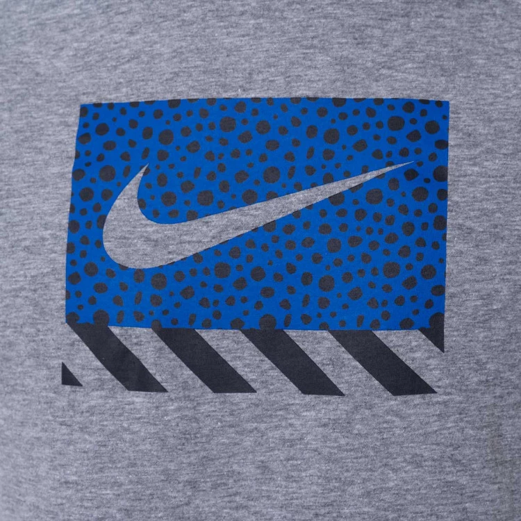 camiseta-nike-nsw-core-brandmark-2-nino-gris-2