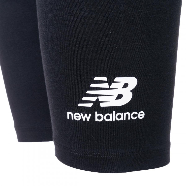 pantalon-corto-new-balance-essentials-stacked-fitted-mujer-negro-2.jpg
