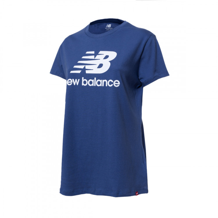 camiseta-new-balance-essentials-stacked-logo-mujer-azul-0.jpg