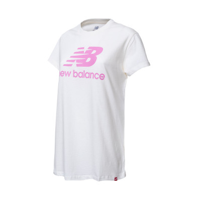 camiseta-new-balance-essentials-stacked-logo-mujer-beige-0.jpg