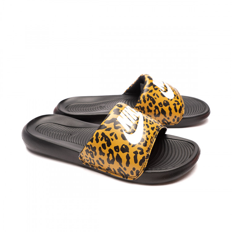chanclas-nike-victori-one-mujer-chutney-white-black-0.jpg