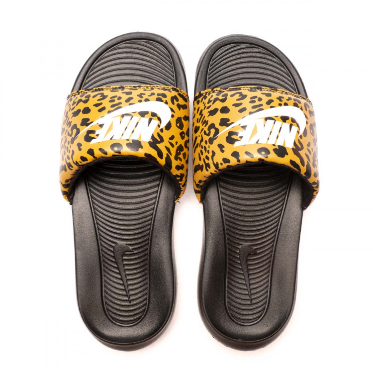 chanclas-nike-victori-one-mujer-chutney-white-black-1.jpg