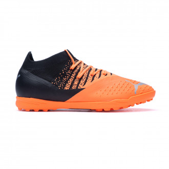 Qué botas debemos utilizar para jugar en césped artificial?