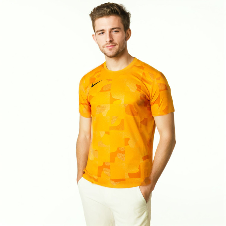 camiseta-nike-m-nsw-df-fc-libero-top-ss-gx-light-curryuniversity-goldblack-0