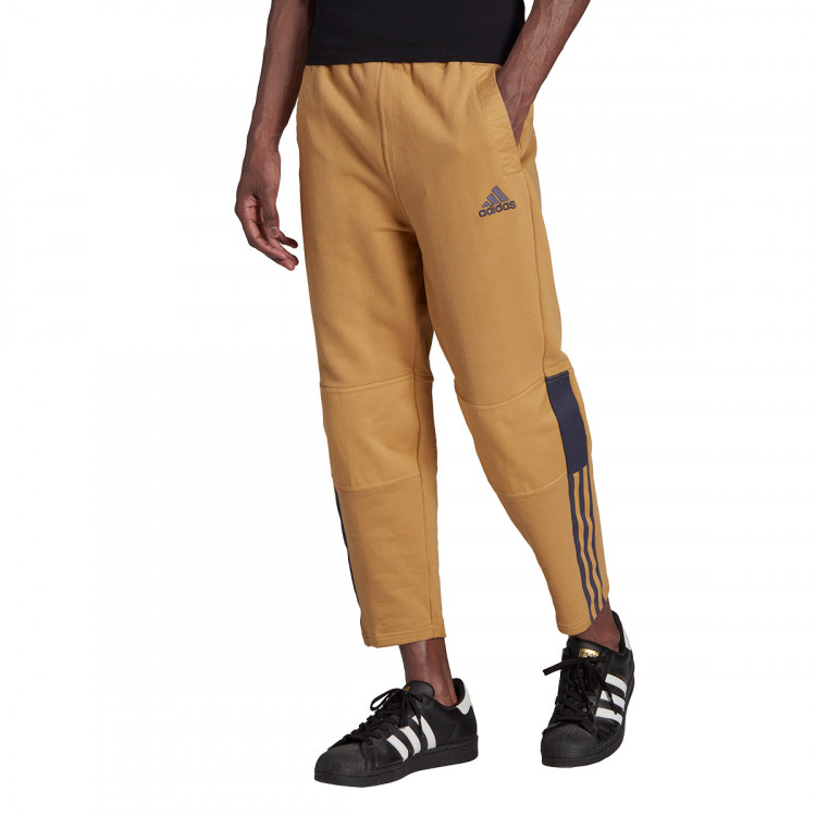 pantalon-largo-adidas-78-tiro-aw-golden-beige-1.jpg