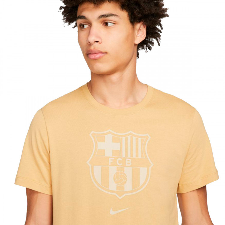 camiseta-nike-fc-barcelona-fanswear-2022-2023-club-gold-2.jpg