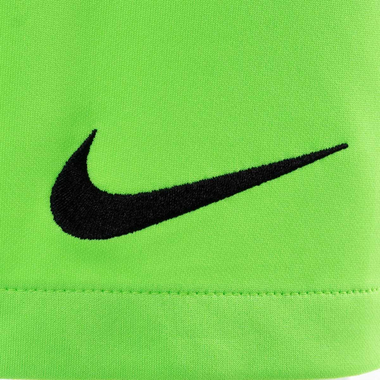 pantalon-corto-nike-fc-barcelona-primera-equipacion-stadium-portero-2022-2023-nino-green-strike-mean-green-3.jpg