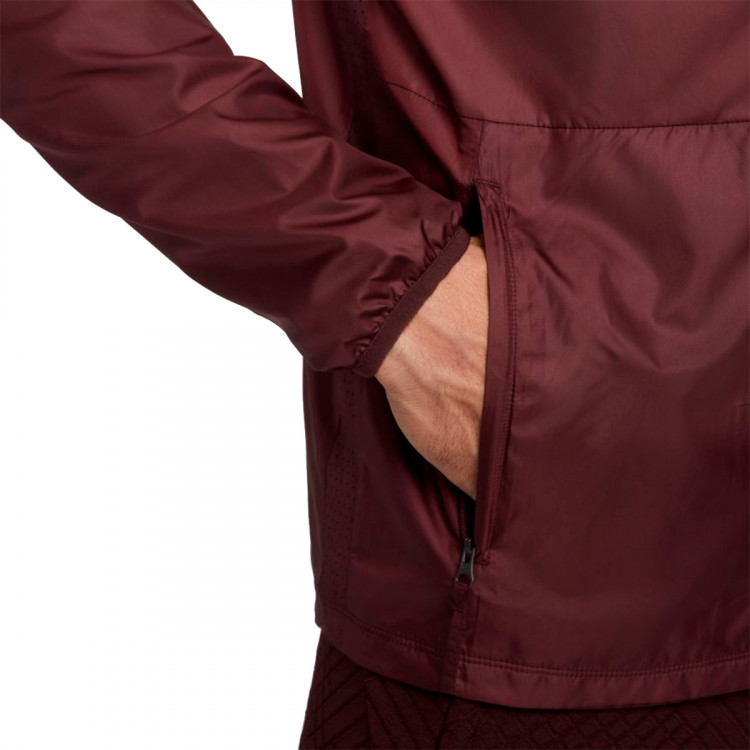 chaqueta-nike-liverpool-fc-training-2022-2023-burgundy-crush-tough-red-3.jpg