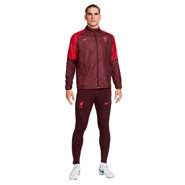 chaqueta-nike-liverpool-fc-training-2022-2023-burgundy-crush-tough-red-4.jpg