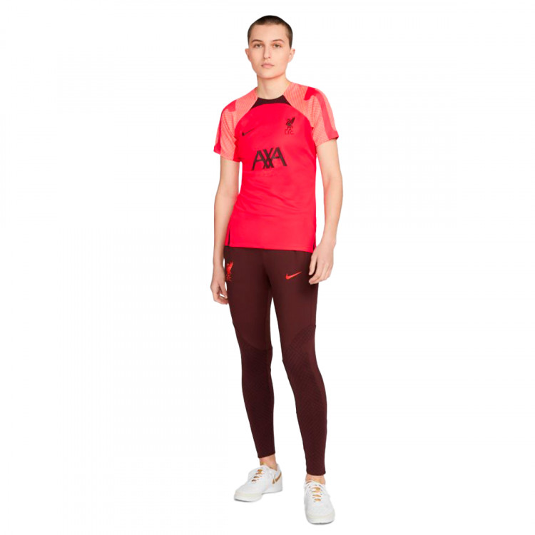 camiseta-nike-liverpool-fc-training-2022-2023-mujer-siren-red-3.jpg