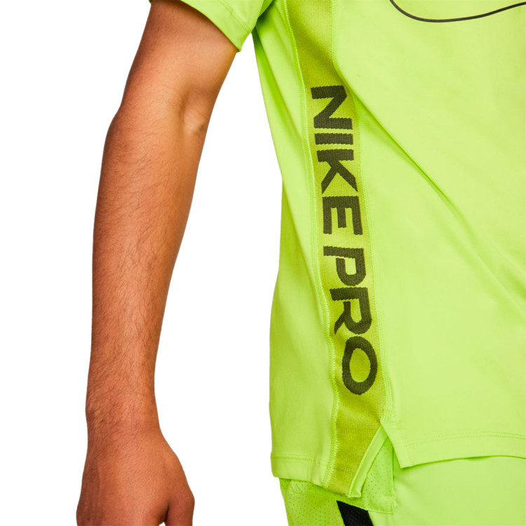 camiseta-nike-dri-fit-nike-pro-slim-novelty-atomic-green-atomic-green-sequoia-3.jpg