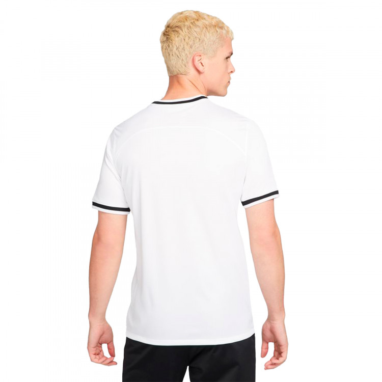 camiseta-nike-eintracht-frankfurt-primera-equipacion-stadium-2022-2023-white-3.jpg