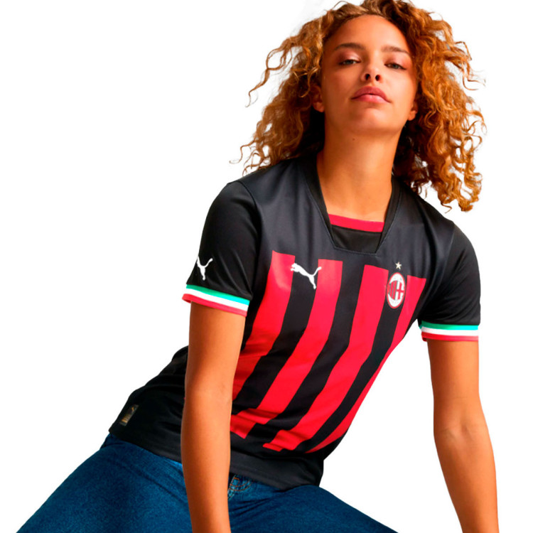 camiseta-puma-ac-milan-primera-equipacion-2022-2023-mujer-black-tango-red-2.jpg