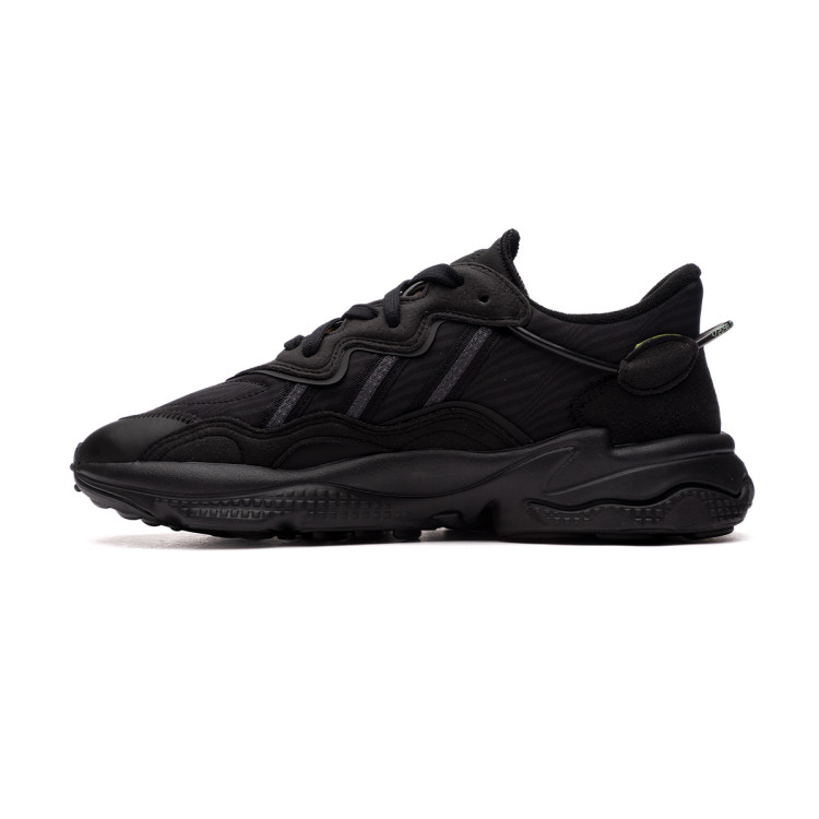 zapatilla-adidas-ozweego-real-madrid-negro-2.jpg