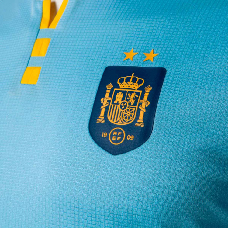 camiseta-joma-espana-futbol-sala-segunda-equipacion-2022-azul-celeste-2.jpg