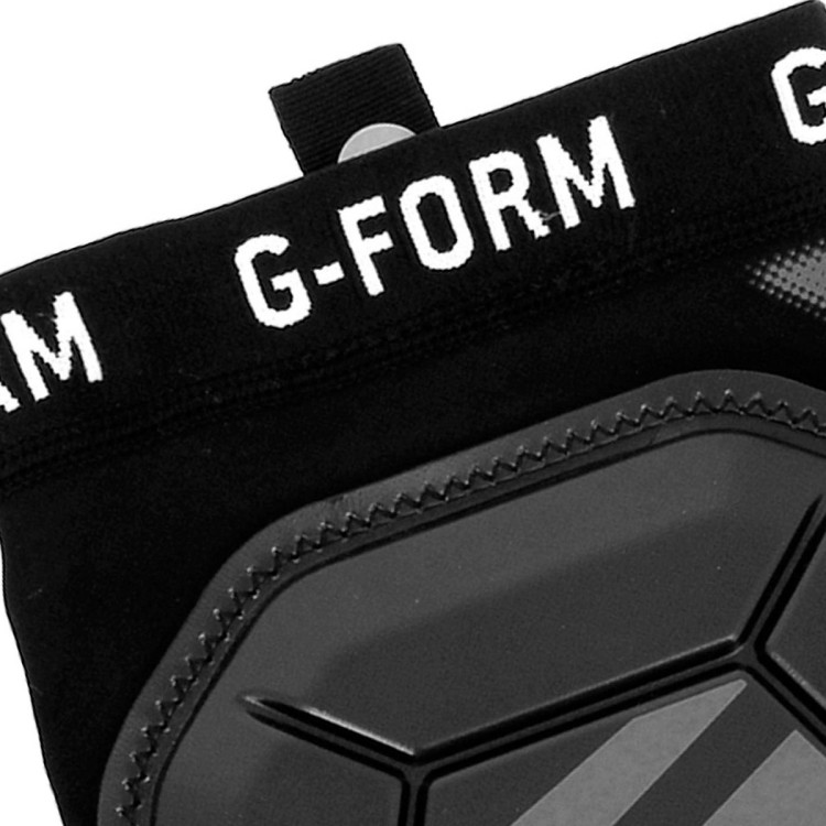 espinillera-g-form-youth-vento-black-2.jpg