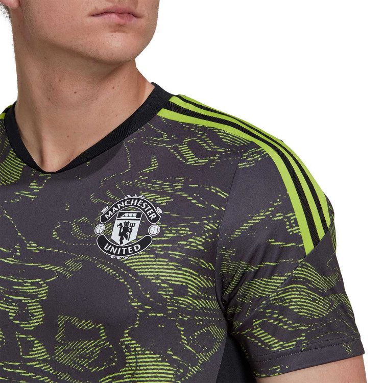 camiseta-adidas-manchester-united-fc-training-2022-2023-semi-solar-slime-black-3.jpg