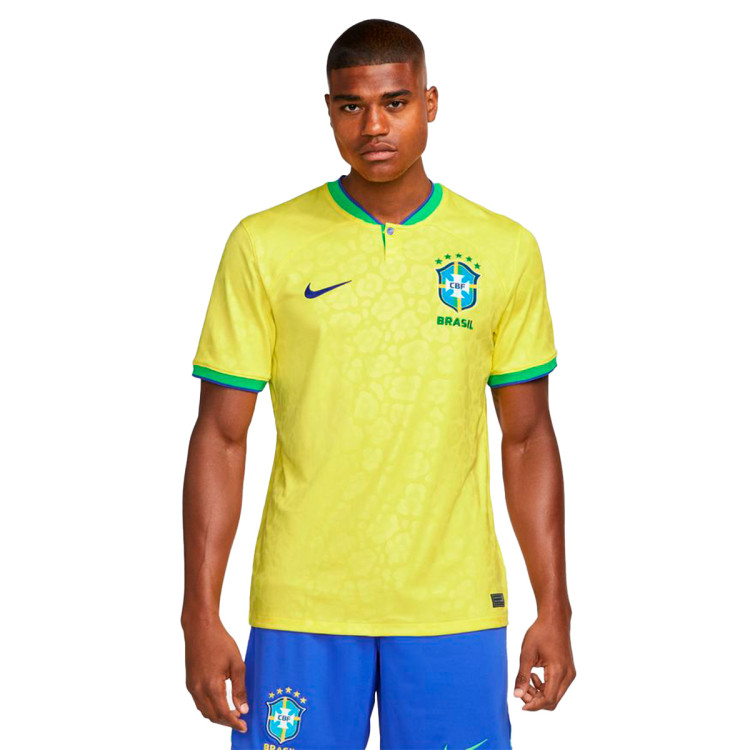 camiseta-nike-brasil-primera-equipacion-stadium-mundial-qatar-2022-dynamic-yellow-green-spark-paramount-blue-2.jpg