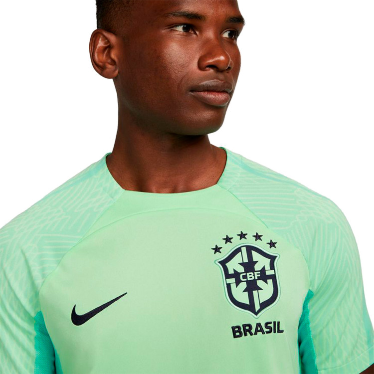 camiseta-nike-brasil-training-mundial-qatar-2022-cucumber-calm-2.jpg
