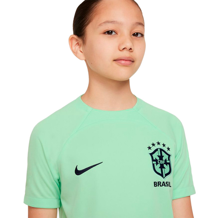 camiseta-nike-brasil-training-mundial-qatar-2022-nino-cucumber-calm-2.jpg