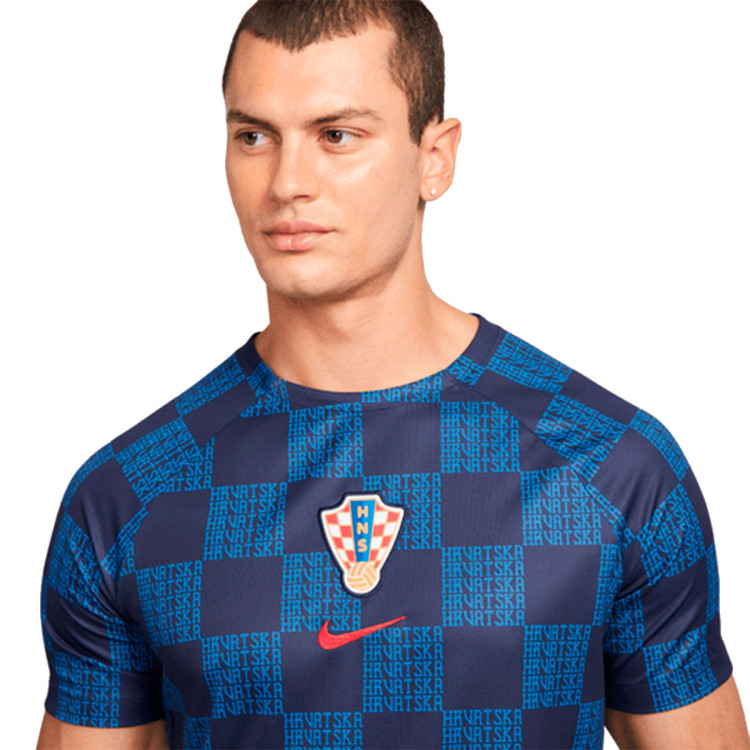 camiseta-nike-croacia-pre-match-mundial-qatar-2022-blackened-blue-2