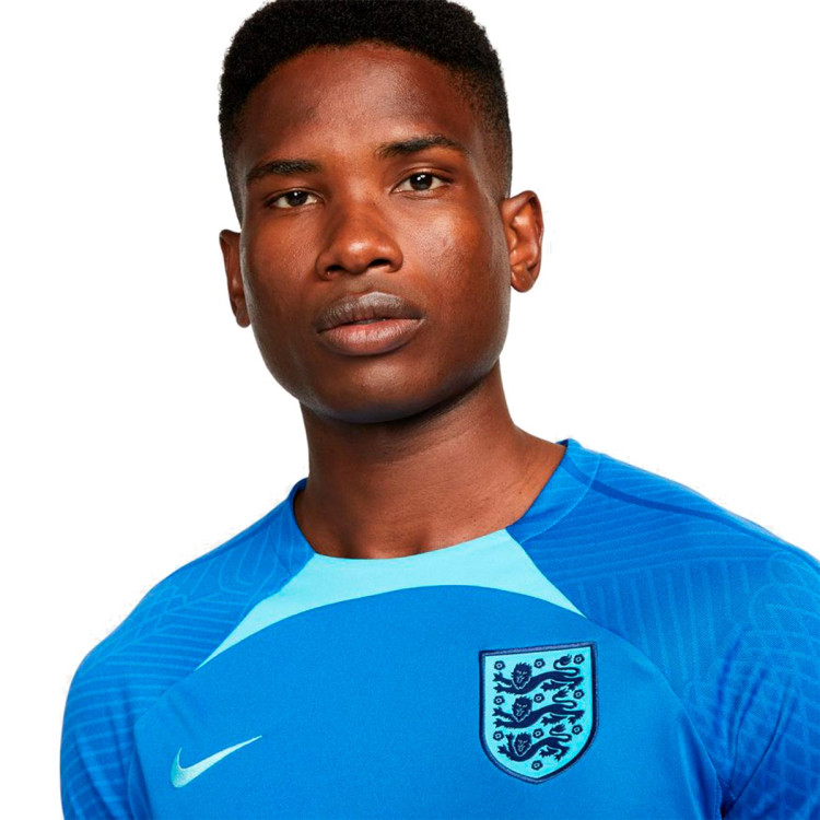 camiseta-nike-inglaterra-training-mundial-qatar-2022-game-royal-blue-fury-2.jpg