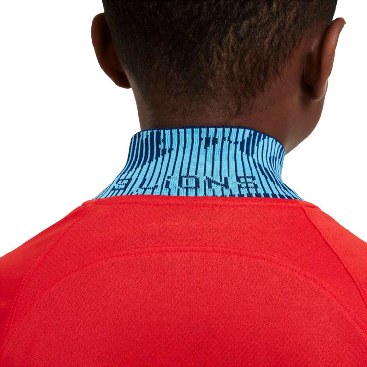 camiseta-nike-inglaterra-segunda-equipacion-stadium-mundial-qatar-2022-nino-challenge-red-blue-void-3.jpg