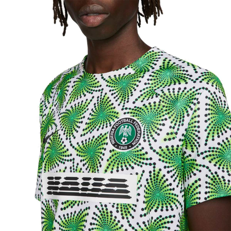 camiseta-nike-nigeria-pre-match-mundial-qatar-2022-green-strike-green-spark-black-2.jpg