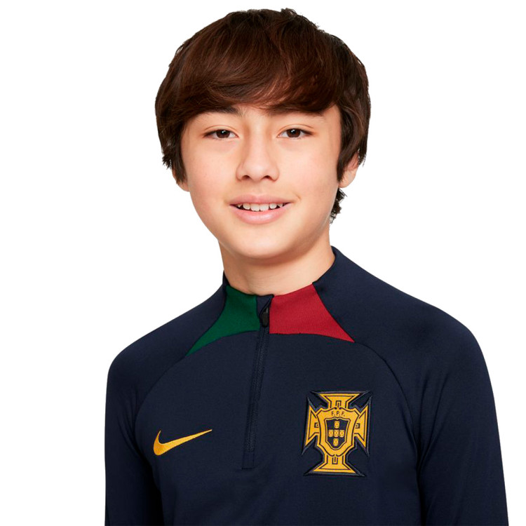 sudadera-nike-portugal-training-mundial-qatar-2022-nino-obsidian-gorge-green-pepper-red-2.jpg