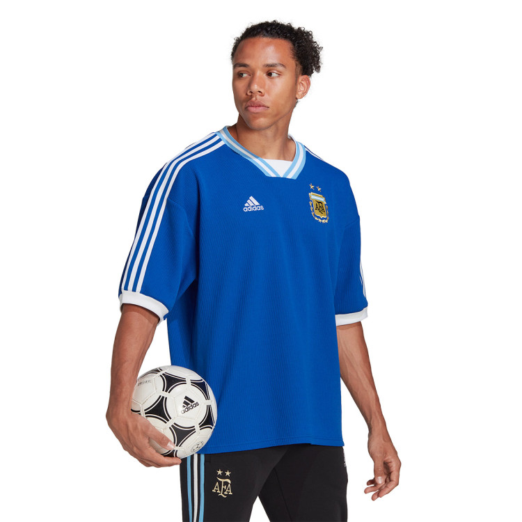 camiseta-adidas-argentina-fanswear-mundial-qatar-2022-royal-blue-4.jpg