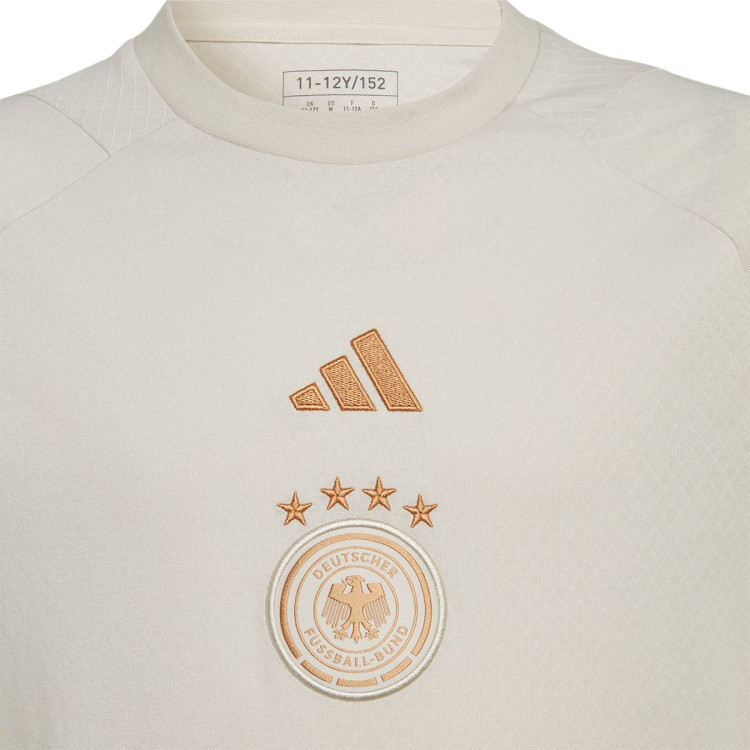 camiseta-adidas-alemania-fanswear-mundial-qatar-2022-nino-alumina-2.jpg