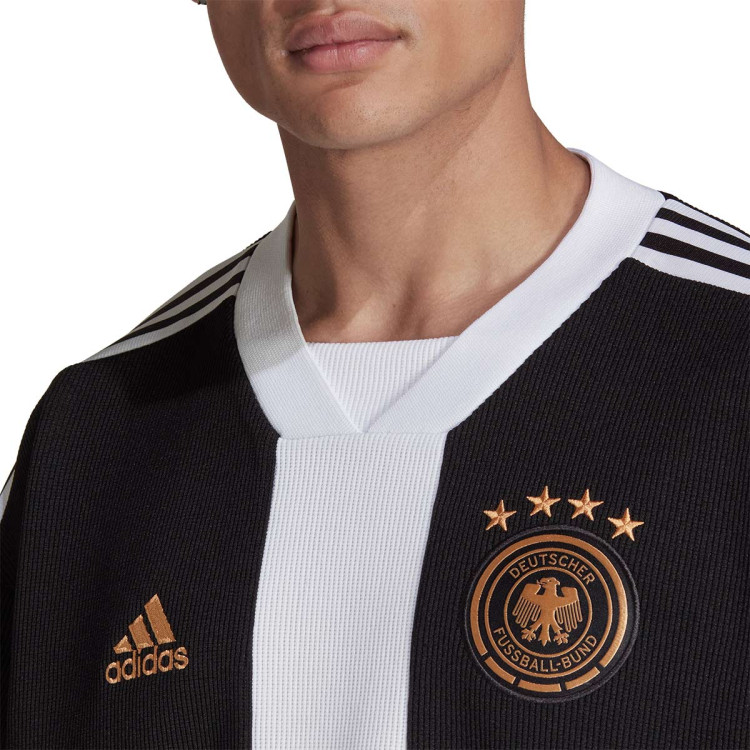 camiseta-adidas-alemania-fanswear-mundial-qatar-2022-black-white-3.jpg
