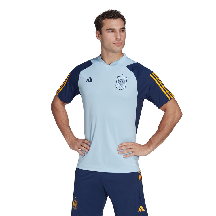 camiseta-adidas-espana-training-mundial-qatar-2022-glow-blue-2.jpg