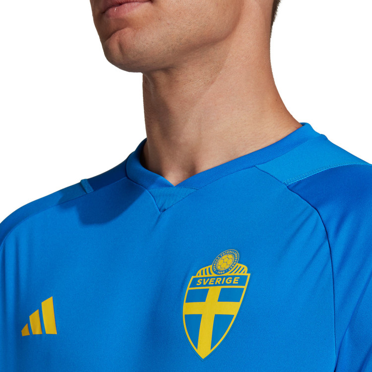 camiseta-adidas-suecia-training-mundial-qatar-2022-glory-blue-yellow-4.jpg