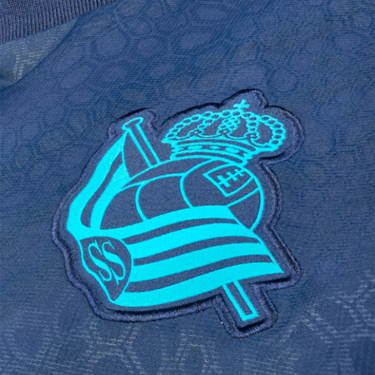 chaqueta-macron-real-sociedad-de-futbol-fanswear-2022-2023-2.jpg