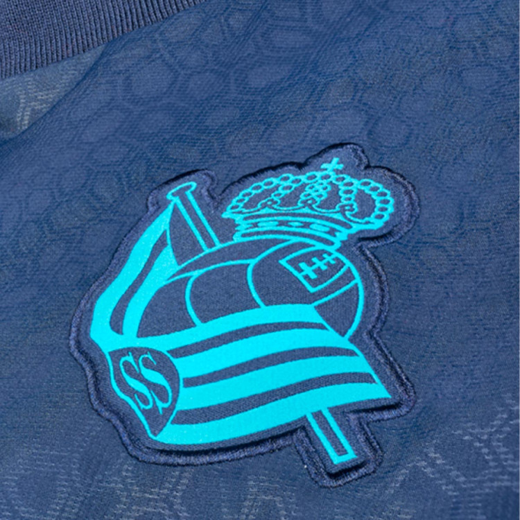 chaqueta-macron-real-sociedad-de-futbol-fanswear-2022-2023-nino-2.jpg