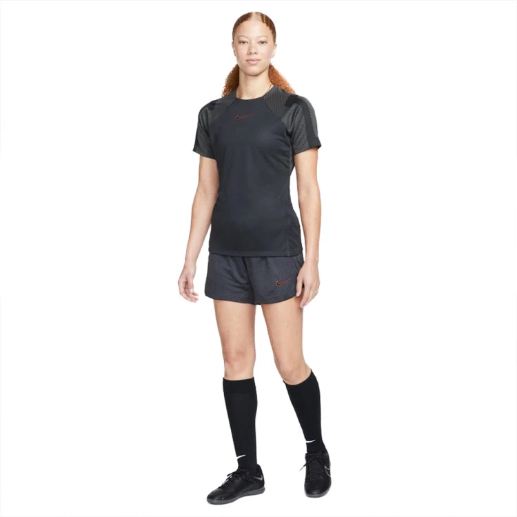 pantalon-corto-nike-dri-fit-strike-knit-mujer-off-noir-dark-smoke-grey-dark-russet-4
