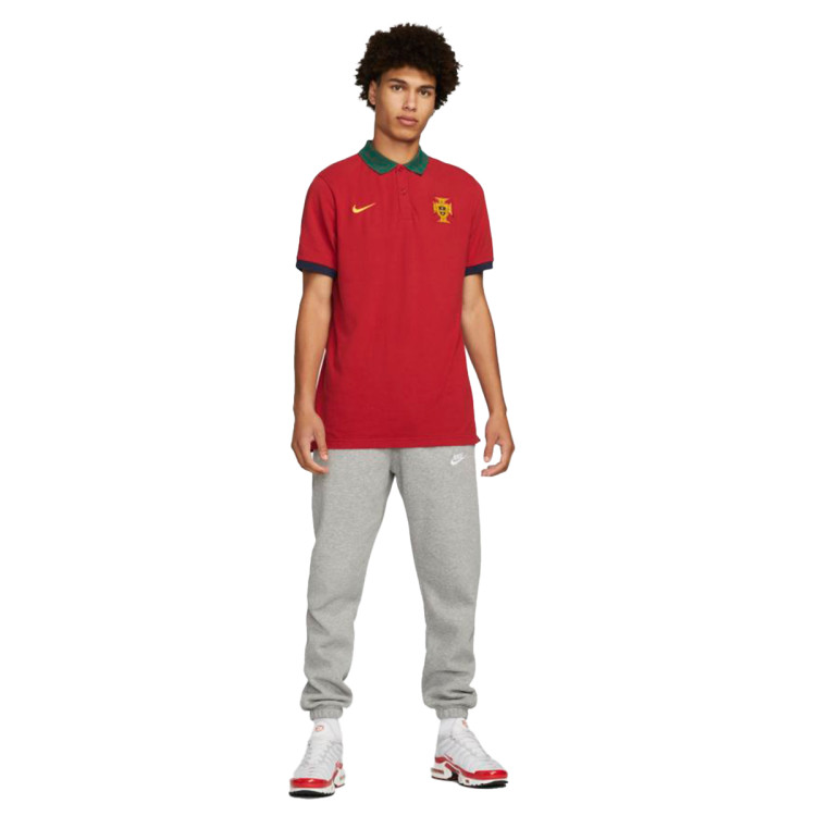 polo-nike-portugal-fanswear-mundial-qatar-2022-pepper-red-gorge-green-obsidian-3.jpg