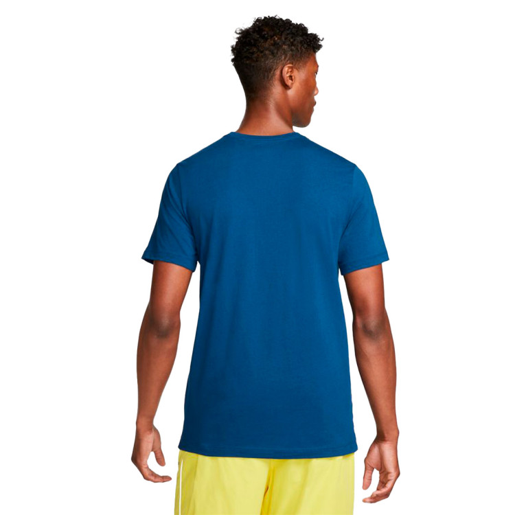 camiseta-nike-brasil-fanswear-mundial-qatar-2022-coastal-blue-1.jpg