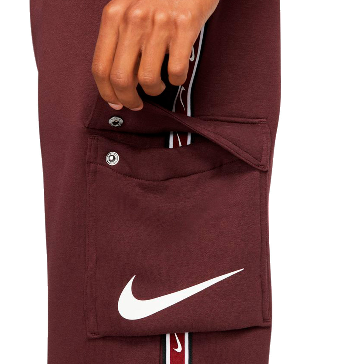 Calças Nike Sportswear Repeat Swoosh Fleece Cargo Burgundy Crush-White -  Fútbol Emotion