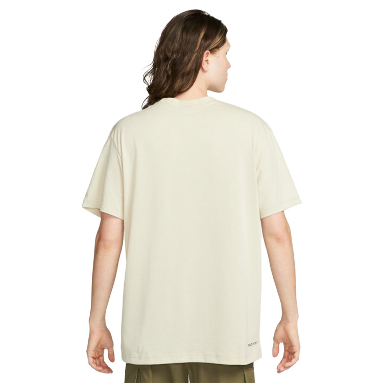 camiseta-nike-sportswear-graphic-rattan-safety-orange-1.jpg