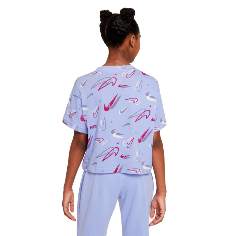 camiseta-nike-sportswear-repeat-swooshfetti-nina-light-thistle-1.jpg