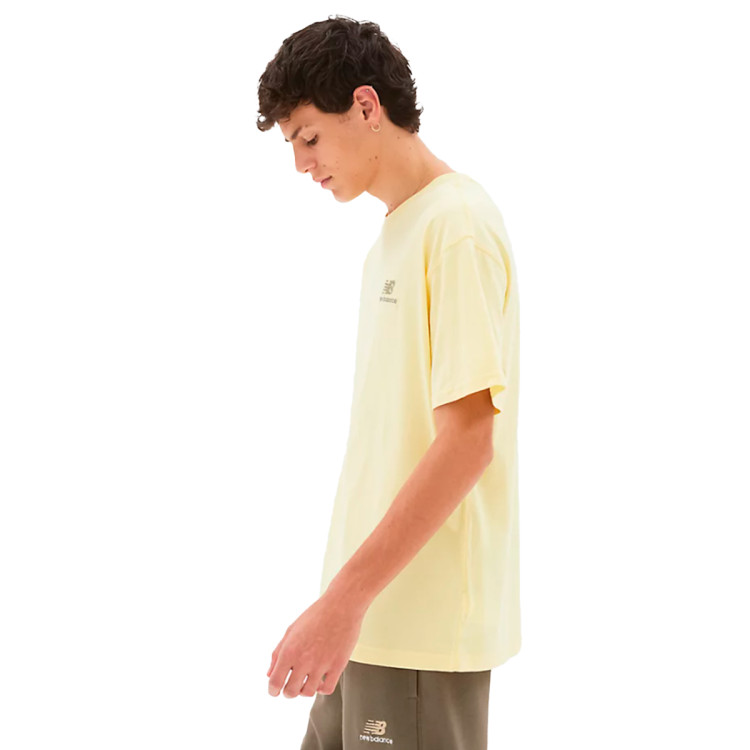 camiseta-new-balance-uni-ssentials-yellow-0.jpg