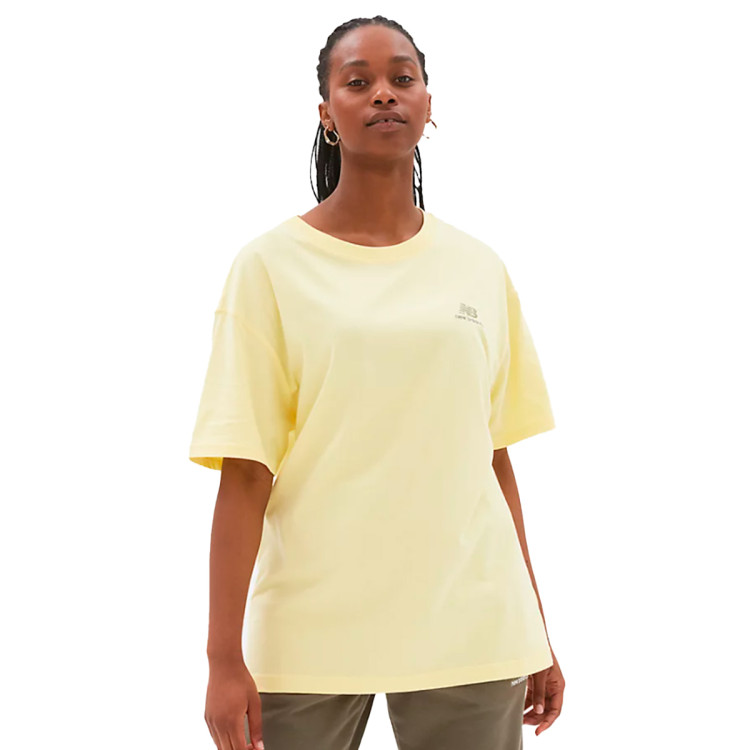 camiseta-new-balance-uni-ssentials-yellow-1.jpg