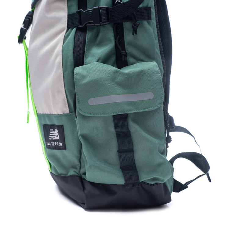 mochila-new-balance-flap-backpack-pixel-green-3.jpg