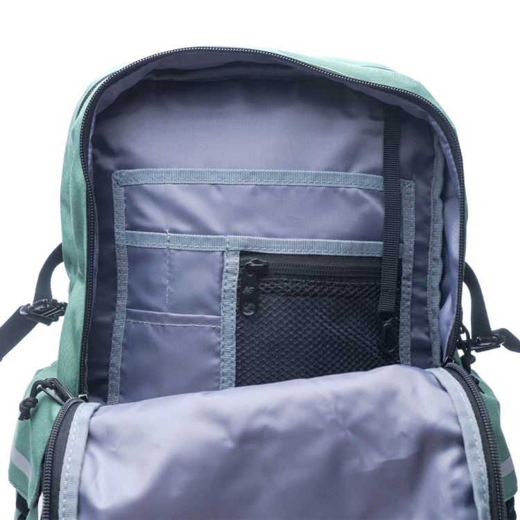mochila-new-balance-flap-backpack-pixel-green-4.jpg